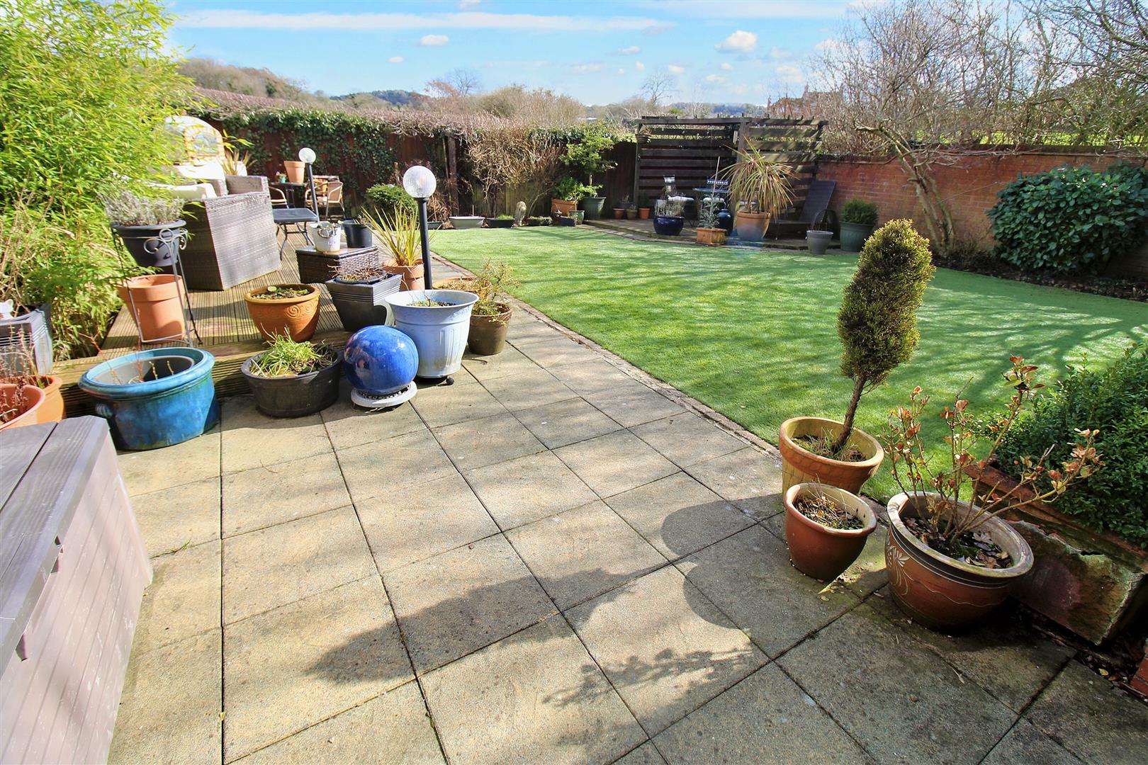 Rockingham Drive, Cheadle, Stoke-On-Trent